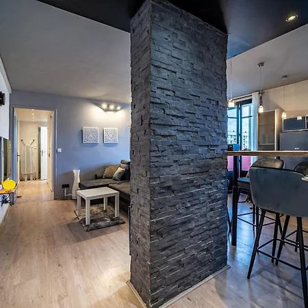 41 Vallier Apartment