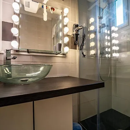 41 Vallier Apartman *